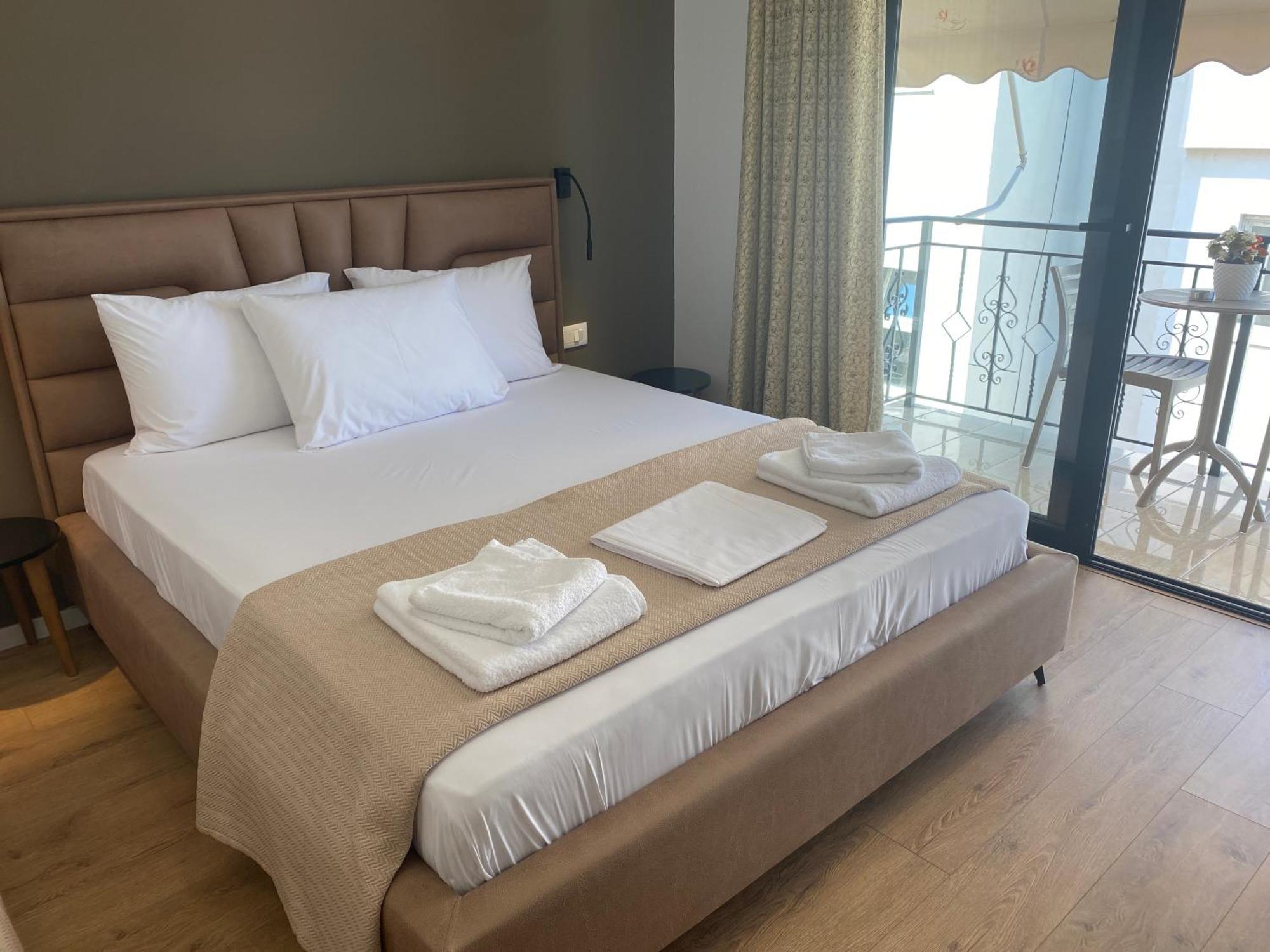 Augusto Rooms Sarande Exterior photo